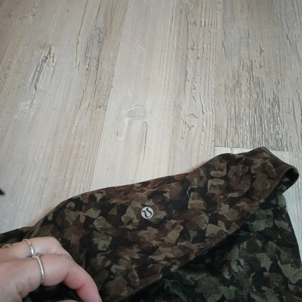 Lululemon - Picture 4 of 7